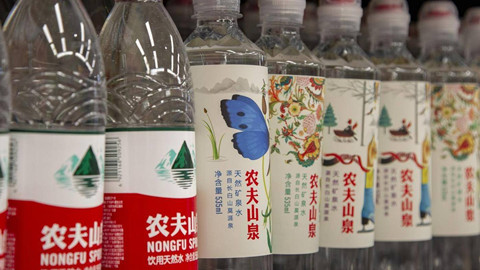 茶飲的商標故事（八）｜農(nóng)夫山泉，從搬運工到印鈔機